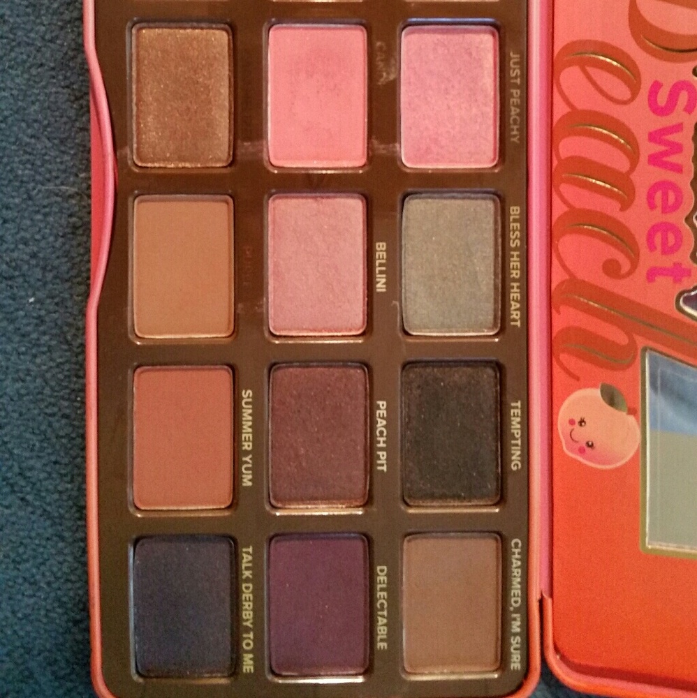 Too faced sweet peach eyeshadow pallette